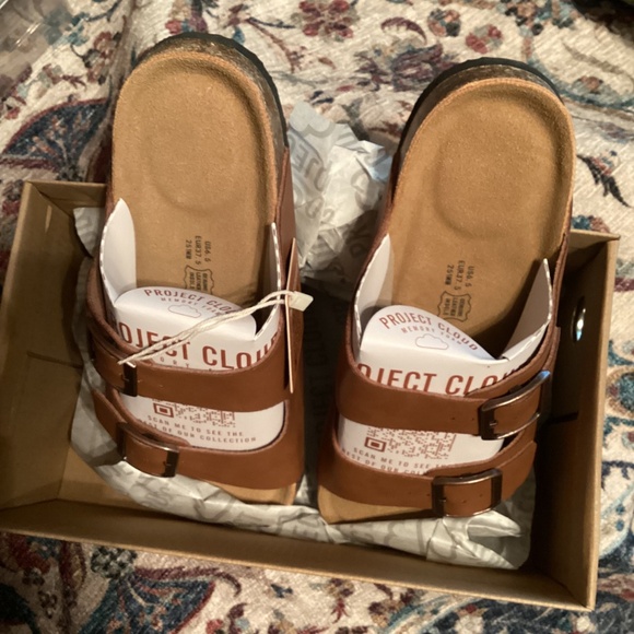 Sandals - Picture 4 of 4